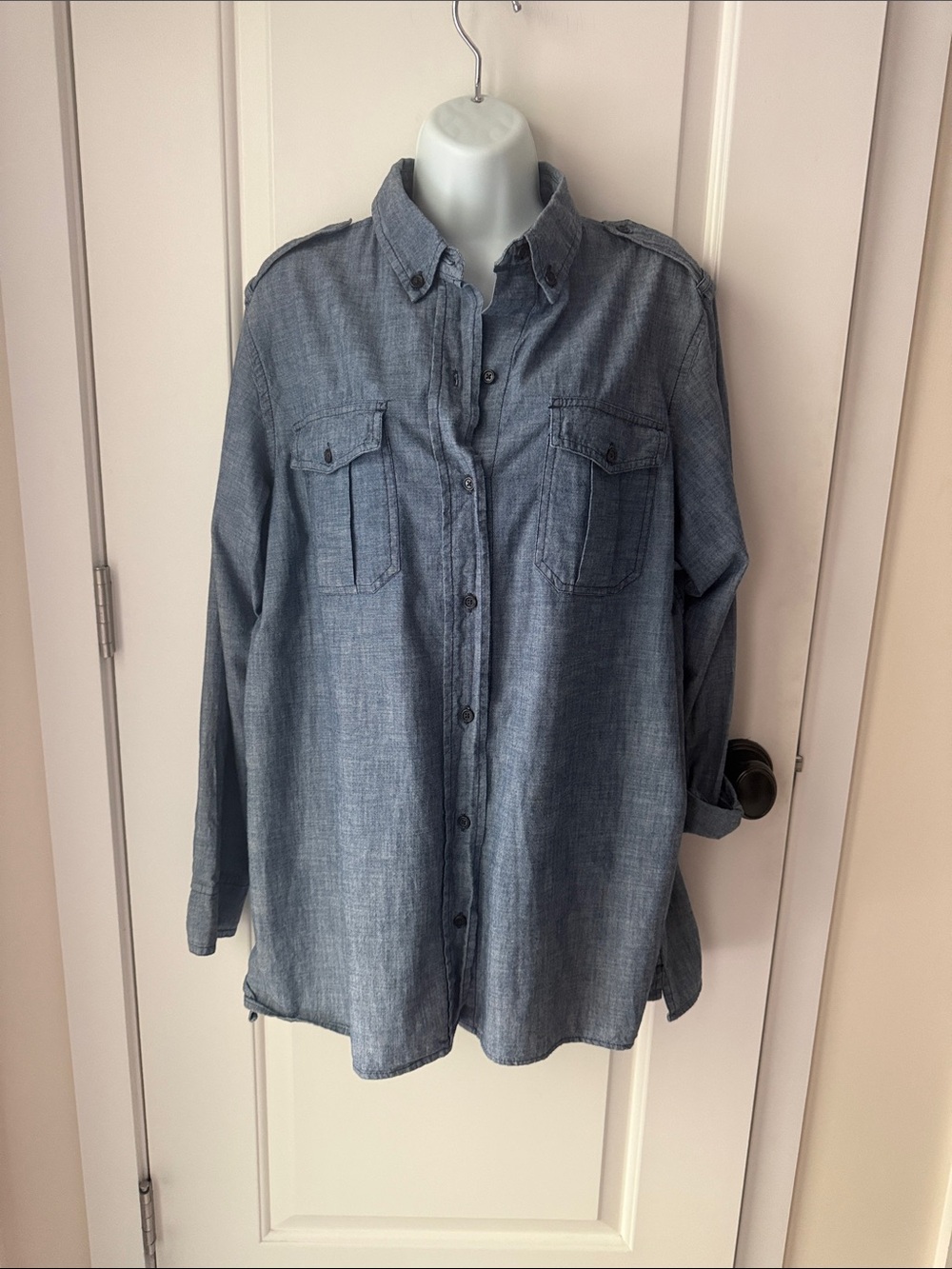 GAP Wonen’s Denim Button-Down Chambray Shirt - Denim Blue, with epaulets XL